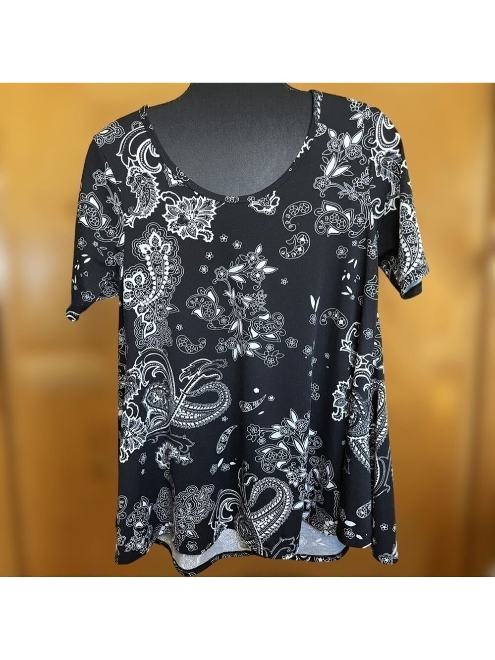 LuLaRoe Black and White Flirty Tee size small